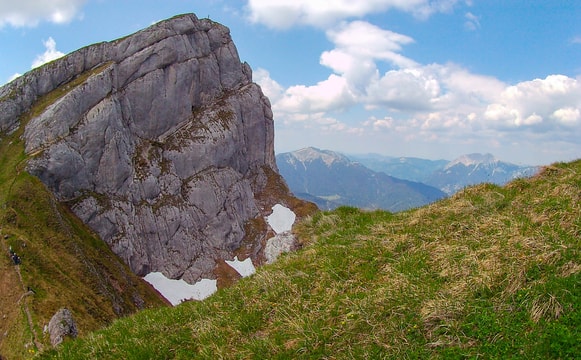 Descent from exhausing Roßkopf follows immediatelly difficult Seekarlspitze via ferrata