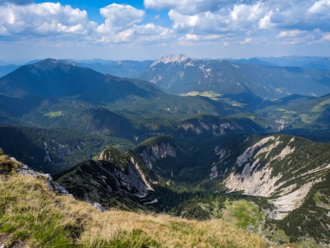 The valley and Guffertspitze with Unnutzt in the distance from exposed Seekarlspitze