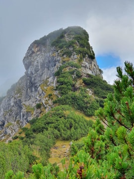 Mist over Achselköpfe viewed from the northern path