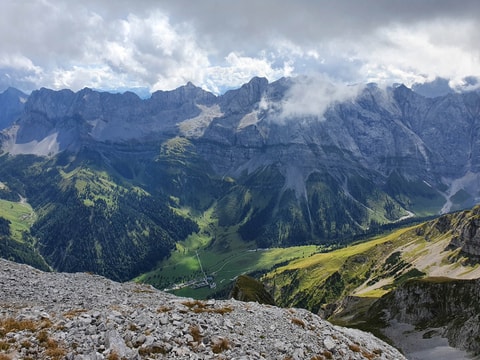 Eng on descent from Gamsjoch with the typical wall cliffs of Karwendel